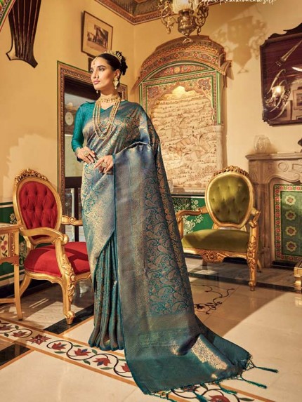  Beautiful Green Color Soft Handloom Weaving silk with Copper Zari